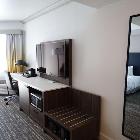 Best Western Premier Denver East Ruang foto