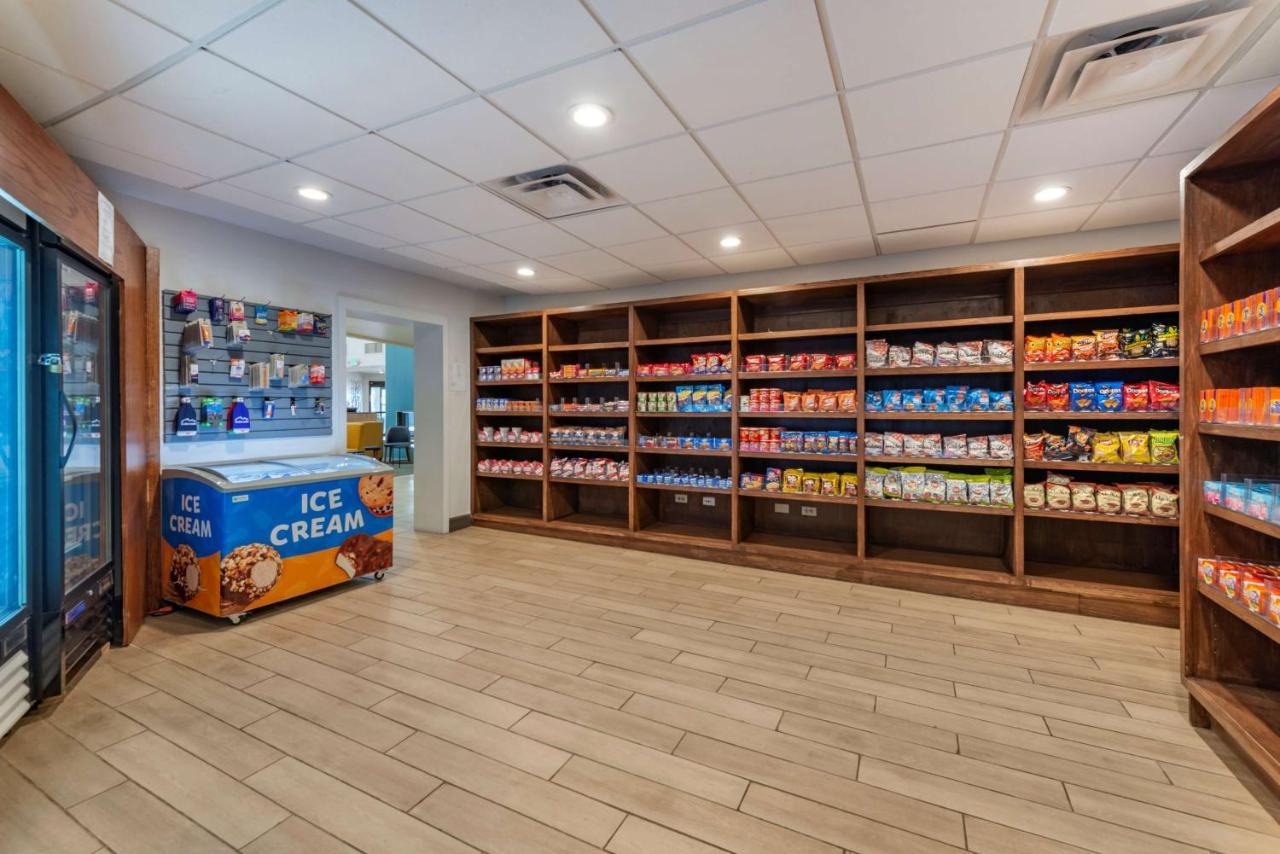 Best Western Premier Denver East Bagian luar foto