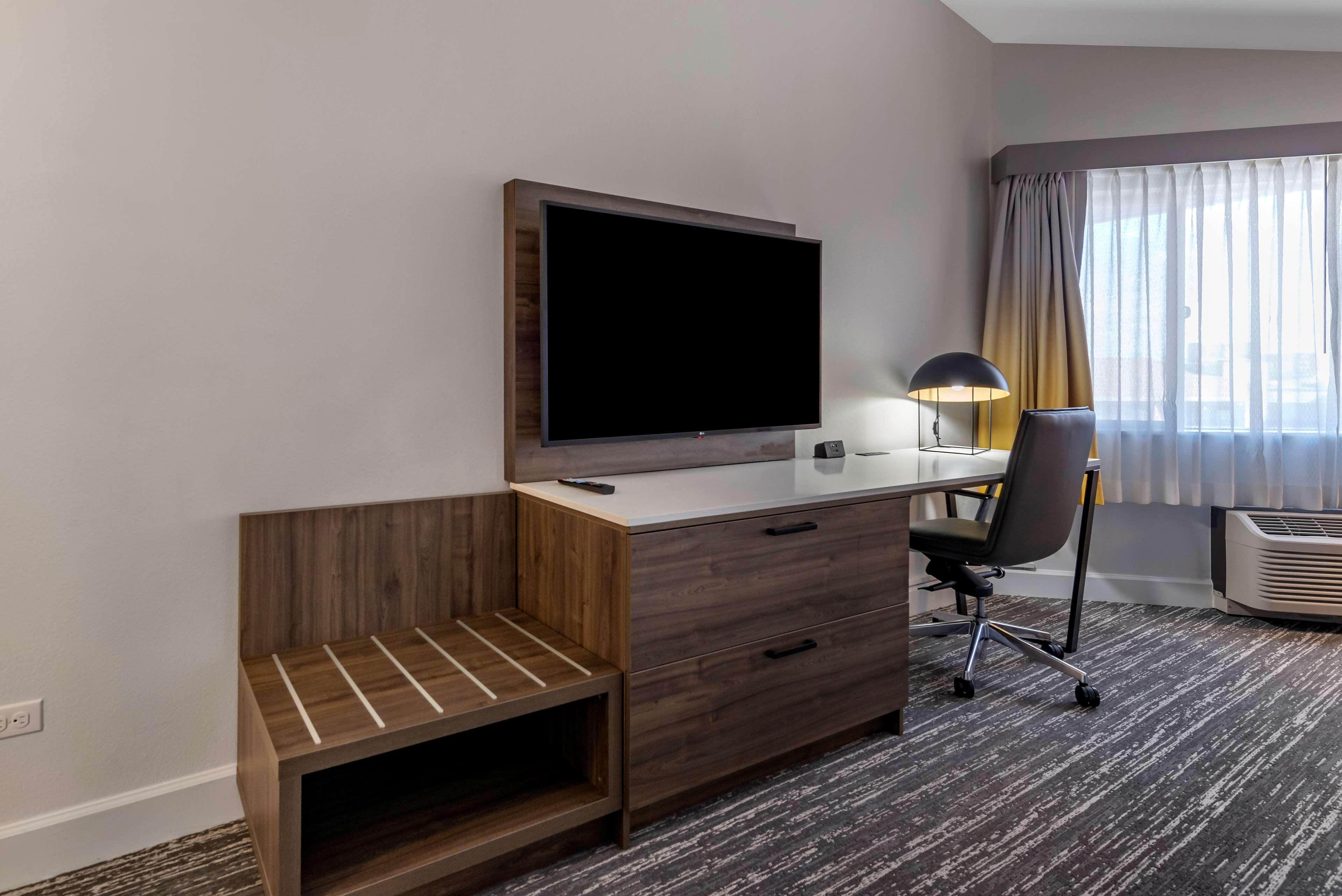 Best Western Premier Denver East Bagian luar foto