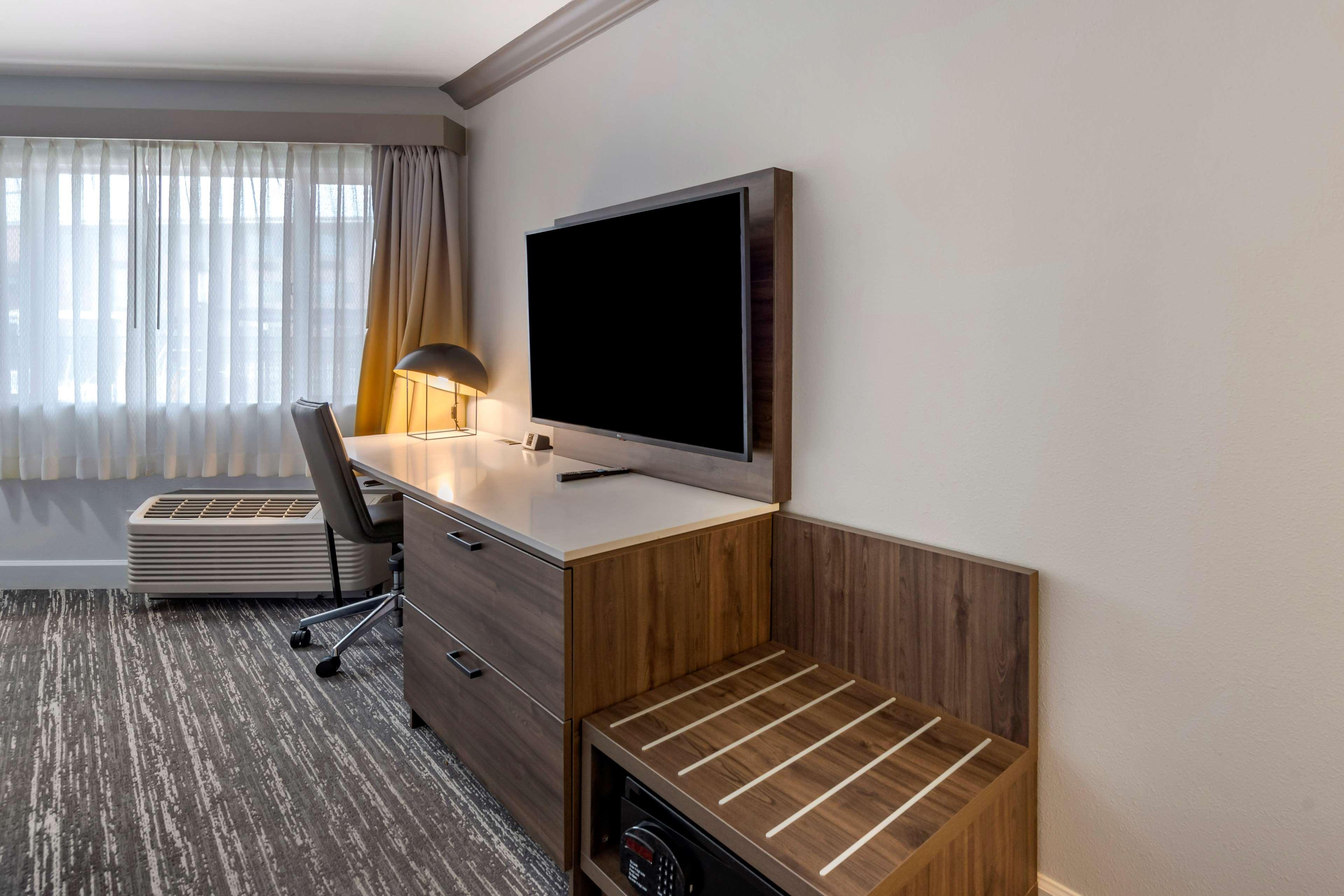 Best Western Premier Denver East Bagian luar foto