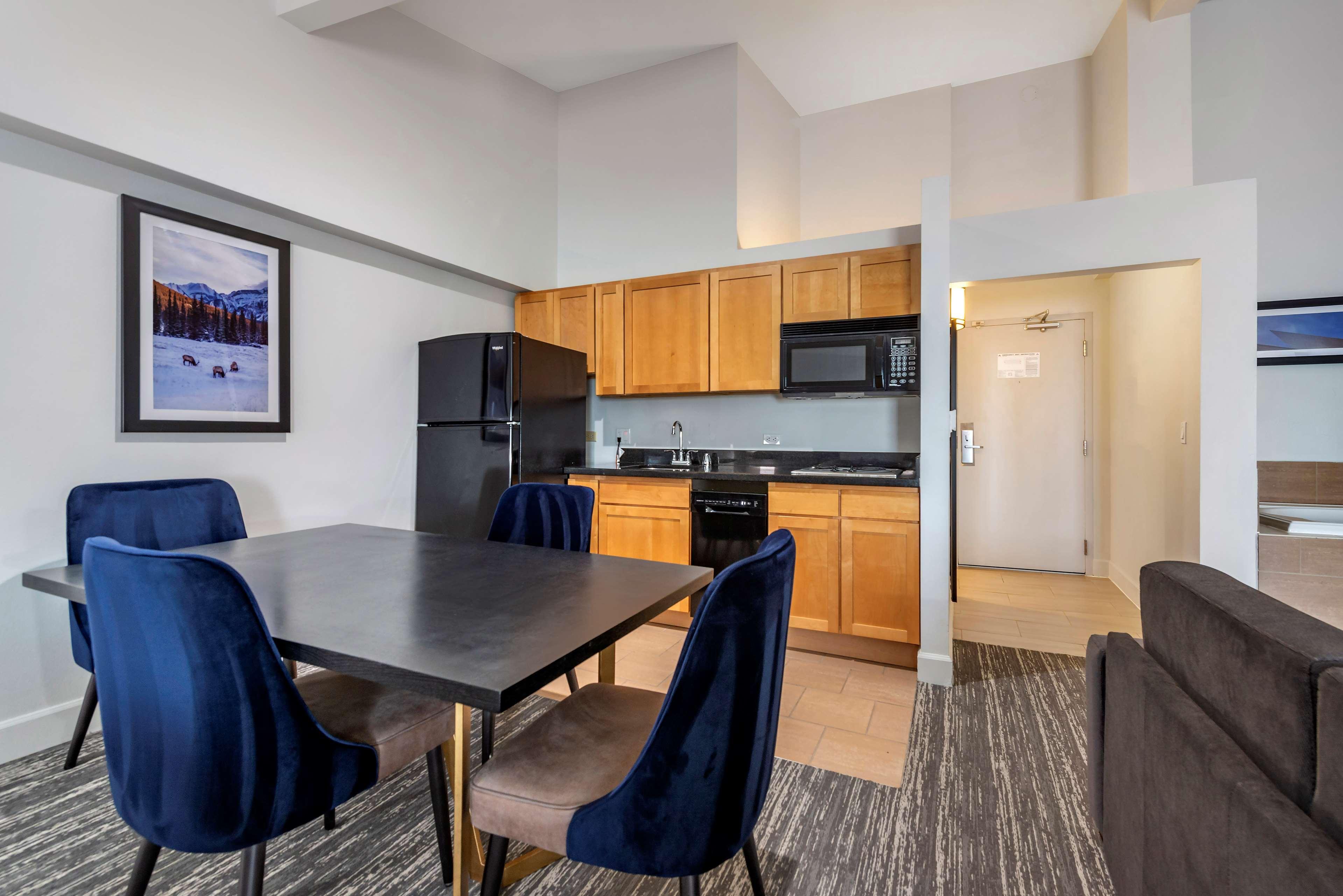 Best Western Premier Denver East Bagian luar foto