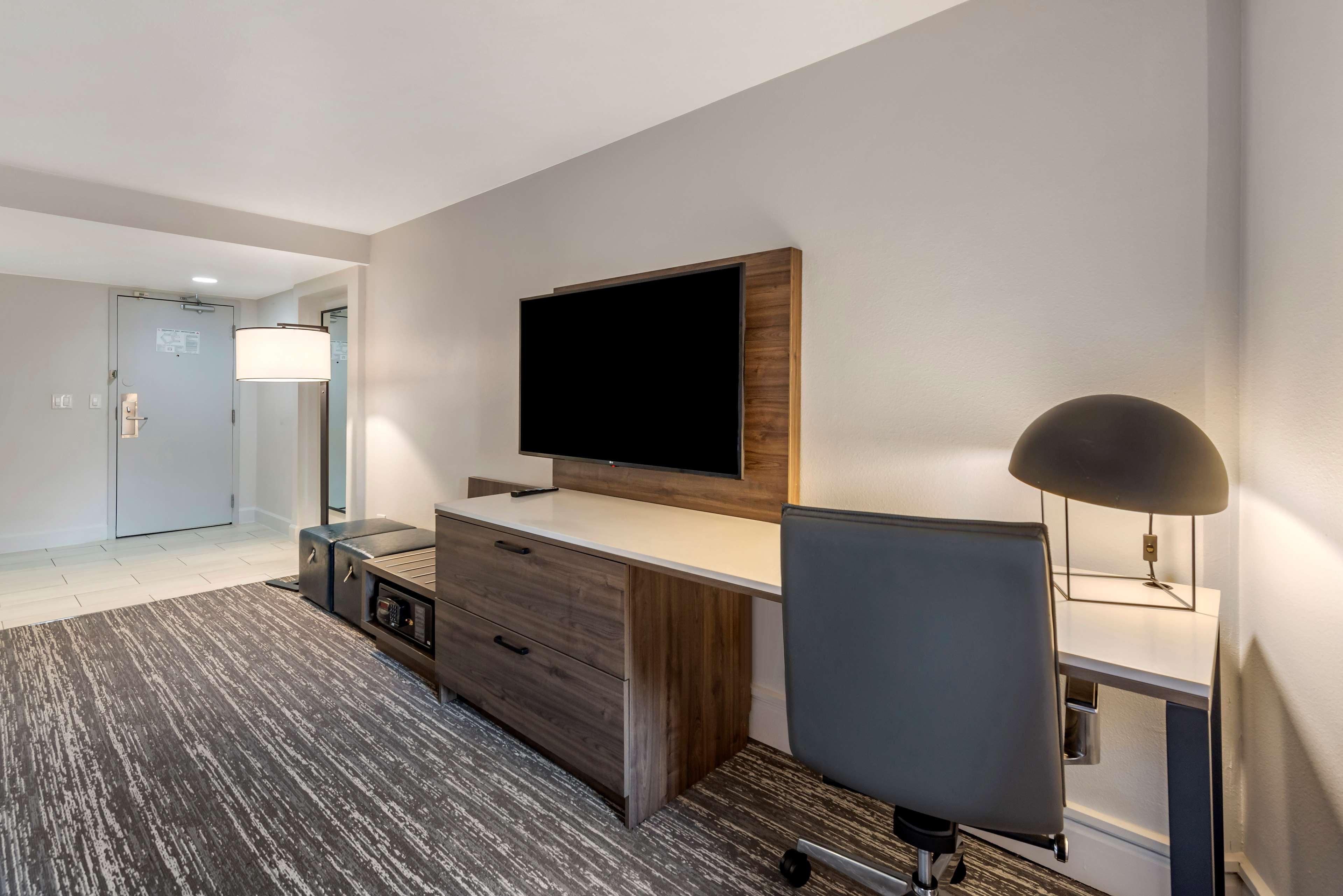 Best Western Premier Denver East Bagian luar foto