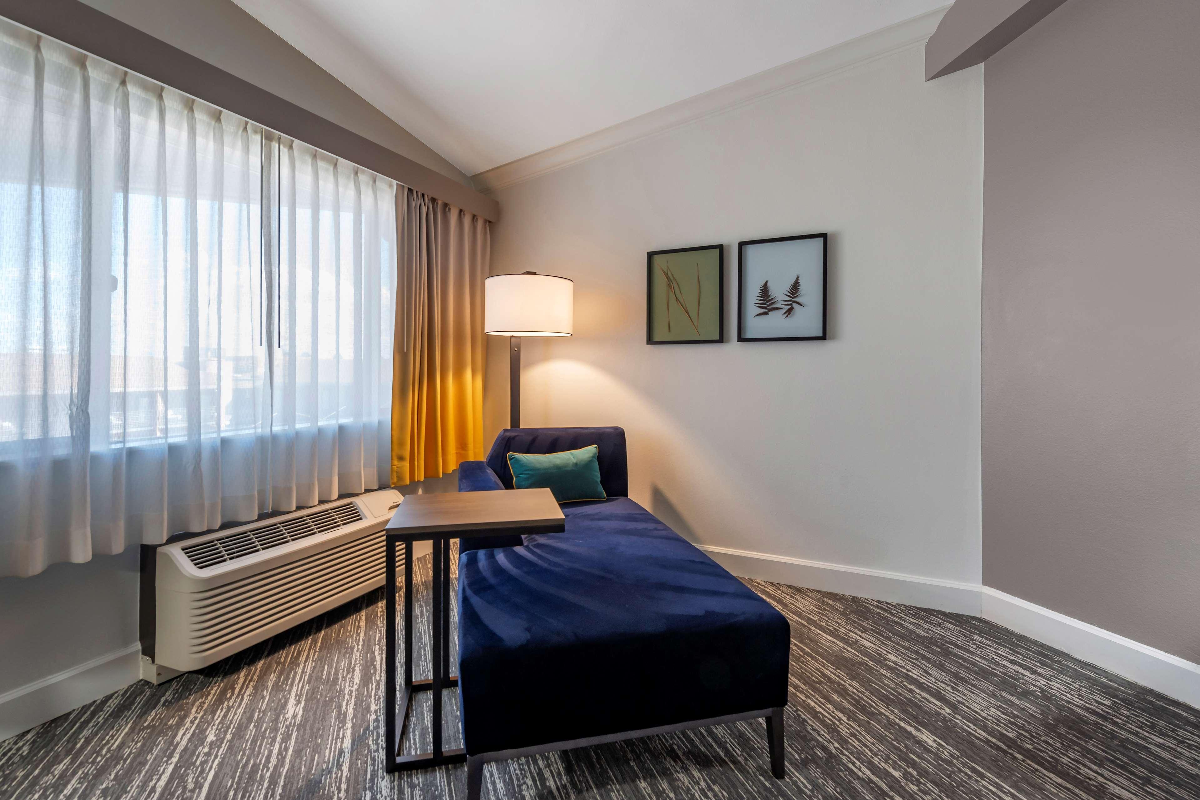 Best Western Premier Denver East Bagian luar foto