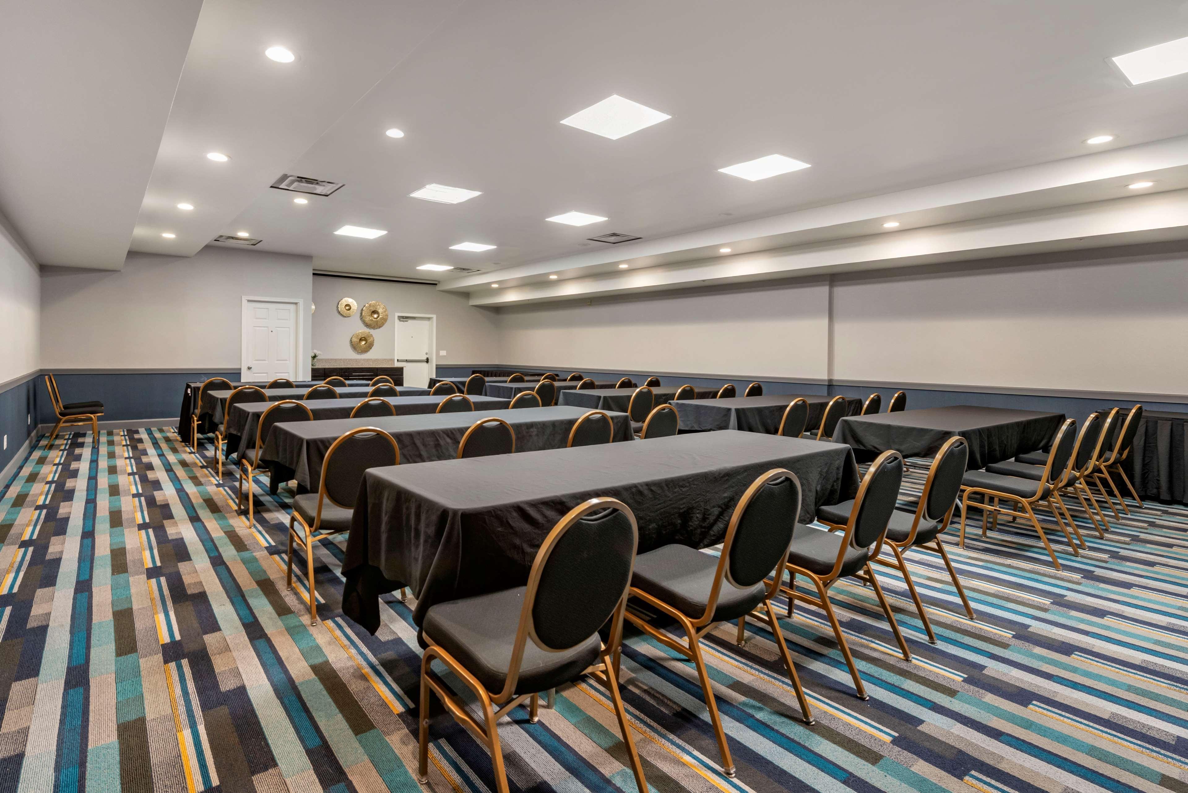 Best Western Premier Denver East Bagian luar foto