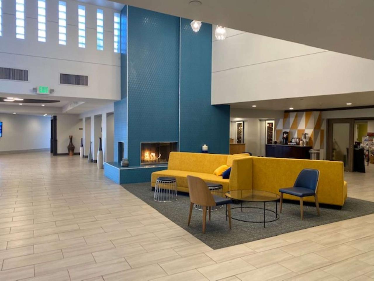 Best Western Premier Denver East Bagian luar foto